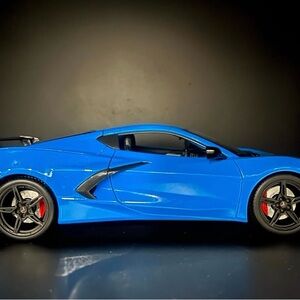 1:18 scale 2020 corvette c8 rapid blue.